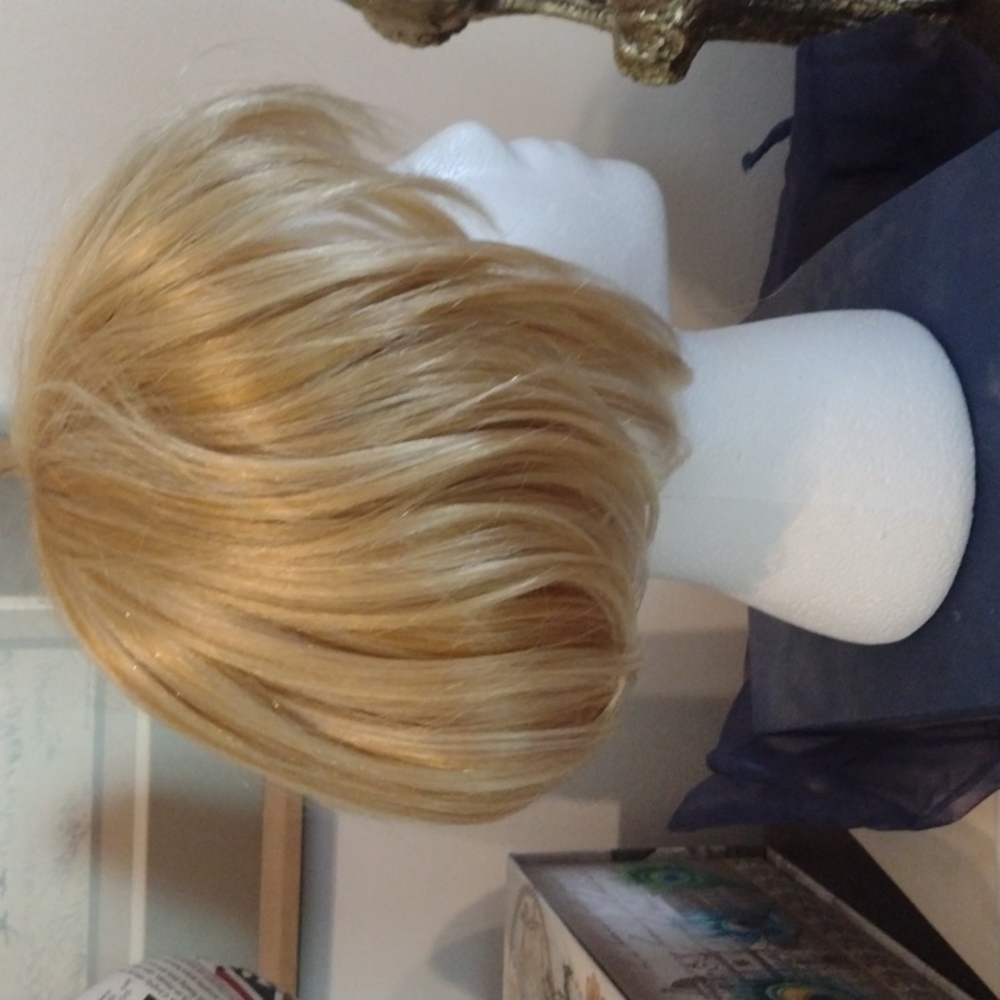 Wig - Picture 2 of 3